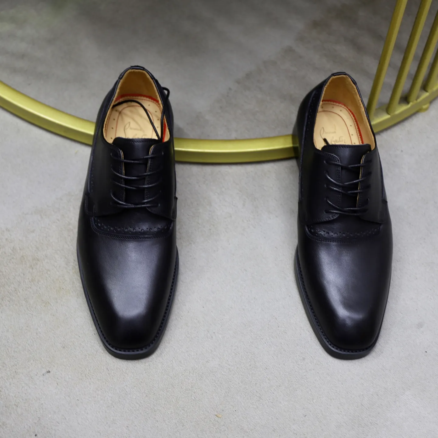 Ex-factory price: 620💰Christia*.Loubouti*🆑High-end men’s business formal leather shoes | Classic red sole shoes | Original imported first-layer cowhide | Water-dyed cowhide lining | Italian imported red rubber outsole | High-end luxury | Perfect interpretation of fashion, sunshine, style, suitable for various occasions Size: 39-44 (38.45 custom-made)